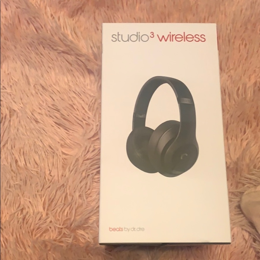 BeatsStudio3 wireless headphones - Picture 2 of 4